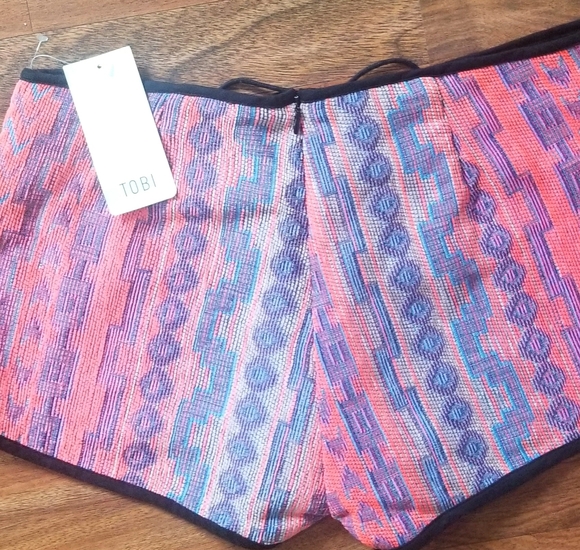Tobi San Juan Lace fly Zipper back Shorts medium - Picture 10 of 12